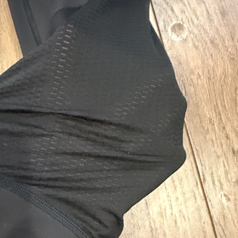 Athleta Mesh Contender Capri Size XS Black - C18-002